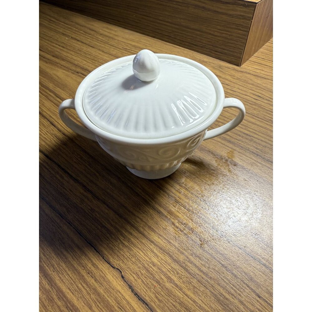 Vintage Gibson Ivory Ceramic Sugar Bowl With Lid & Handles